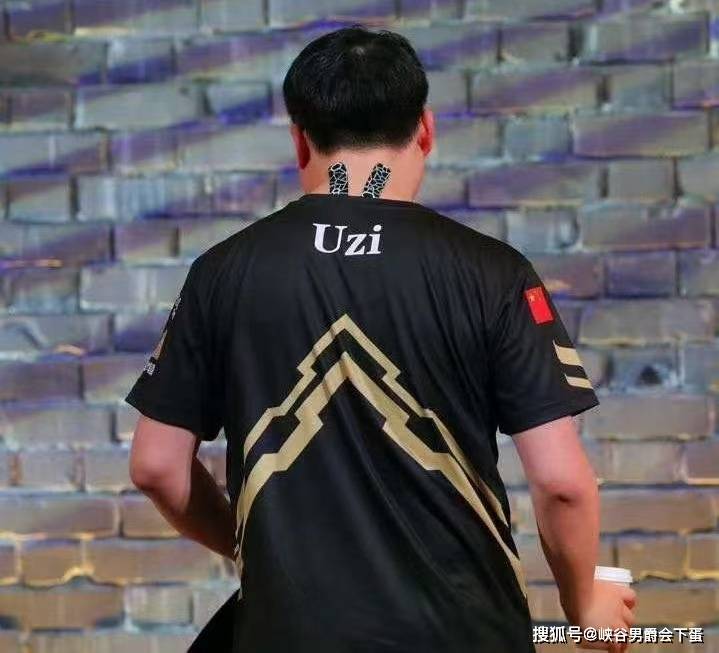 九游体育app-Uzi回归赛场，突破纪录首场状态亮眼，巴黎圣日耳曼观众沸腾！