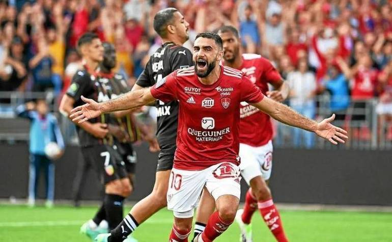 九游体育app-穆古鲁扎在IG比赛中出色防守，出色防守引发热议！